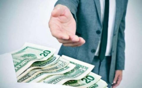 做一辈子老赖真的会过得好吗，老赖只要挺过2年就没事