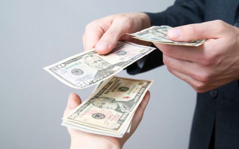 征信花了负债过高怎么贷款，包通过的小额贷款