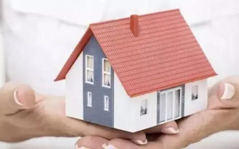 现在是持有现金好还是房产好？