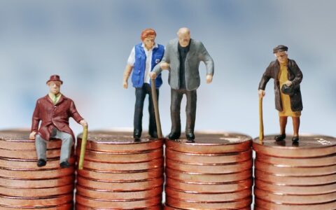 养老金按照2022年涨4%，一个月2500能涨多少