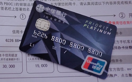 欠信用卡最低还款和分期哪个合算，两者区别-1